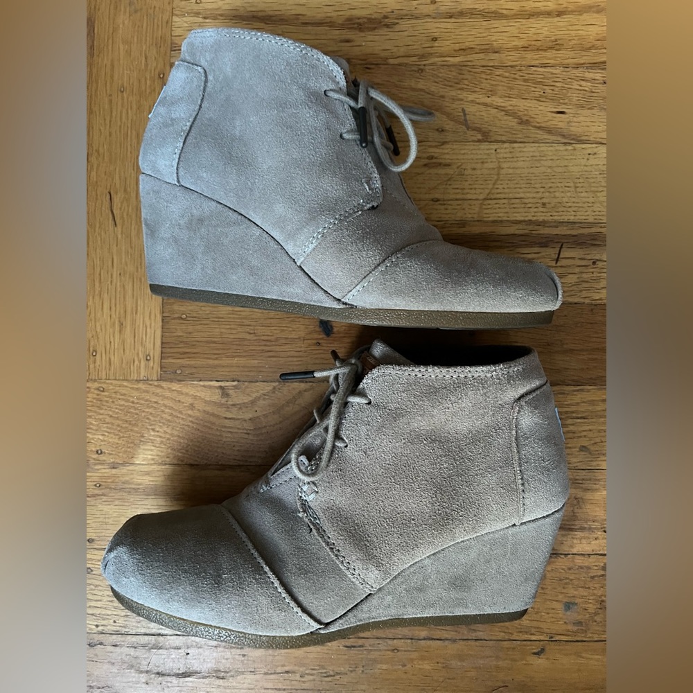 TOMS | Suede Desert Wedge Bootie - Taupe - Size 7.5